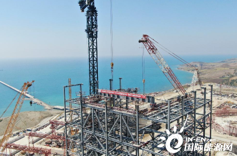中国能建设计建设土耳其胡努特鲁电站1号锅炉大板梁最先吊装